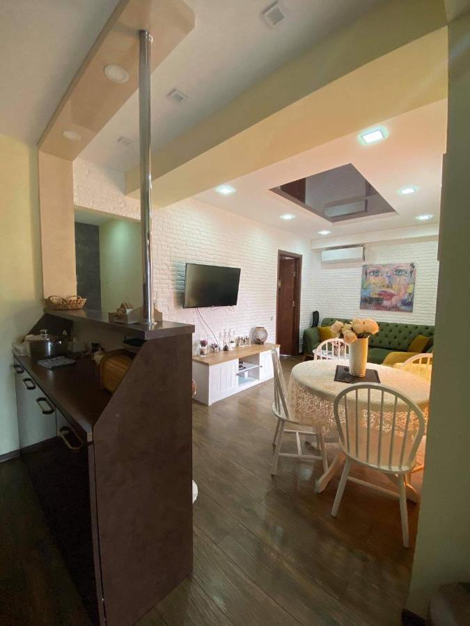Apartament Victoria Lägenhet Tbilisi Exteriör bild